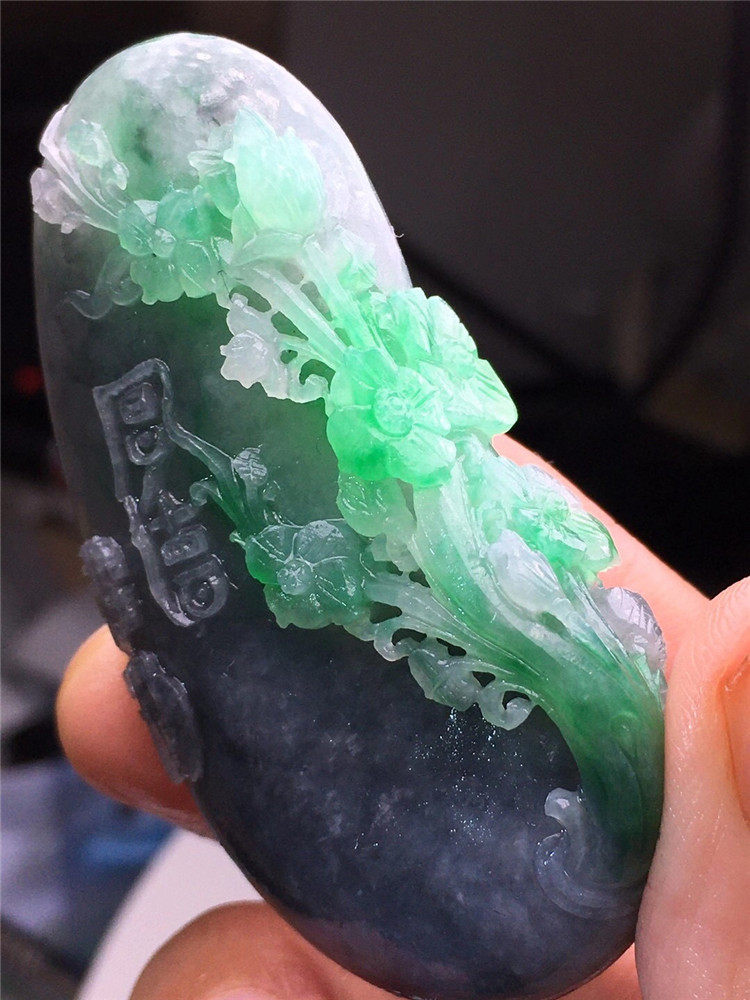 翡翠老坑双彩枯木逢春吊坠缅甸货俏色巧雕毛货特色颈饰