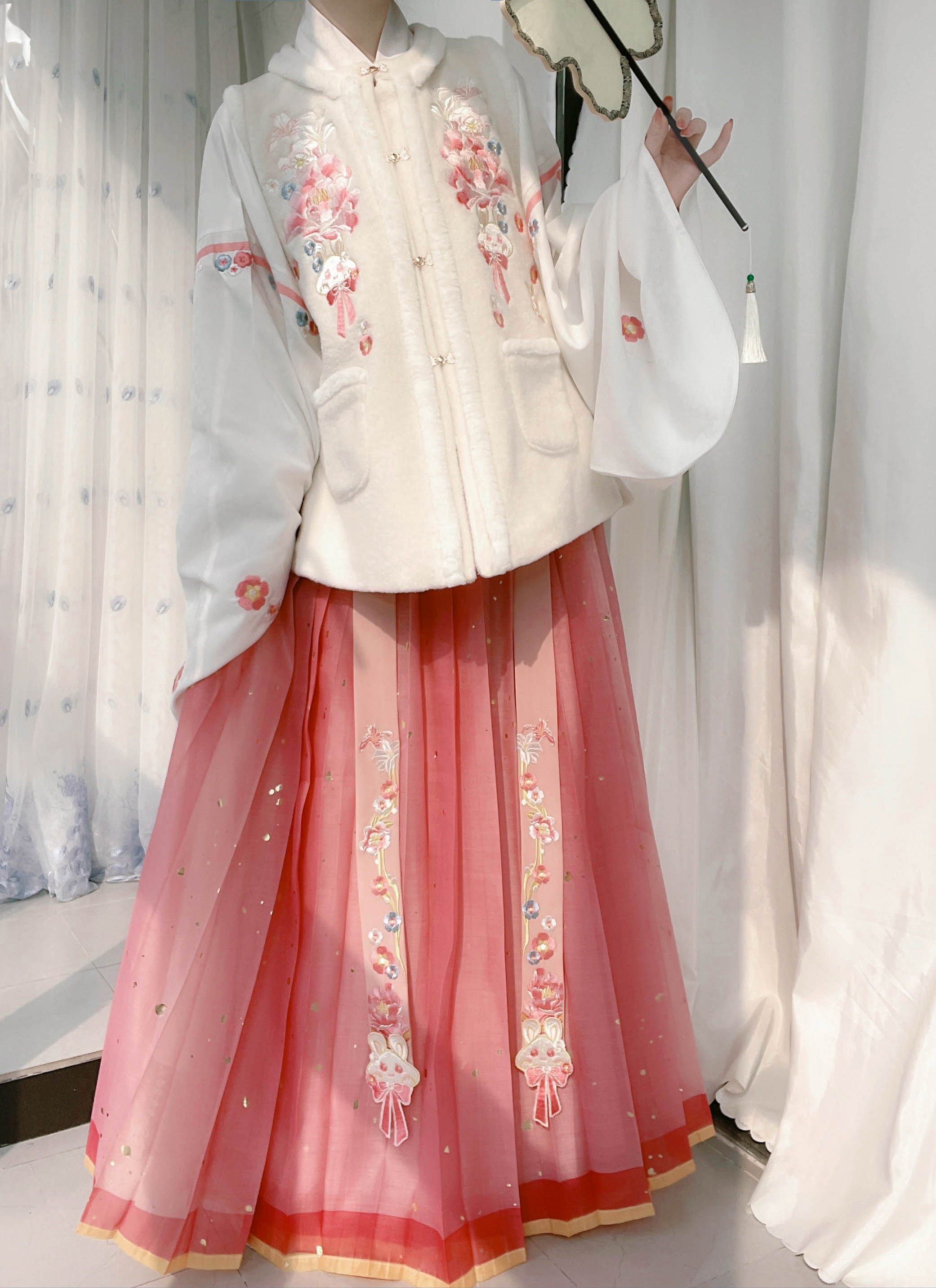 南橘汉服兔语花间毛呢短比可爱明制刺绣少女汉服