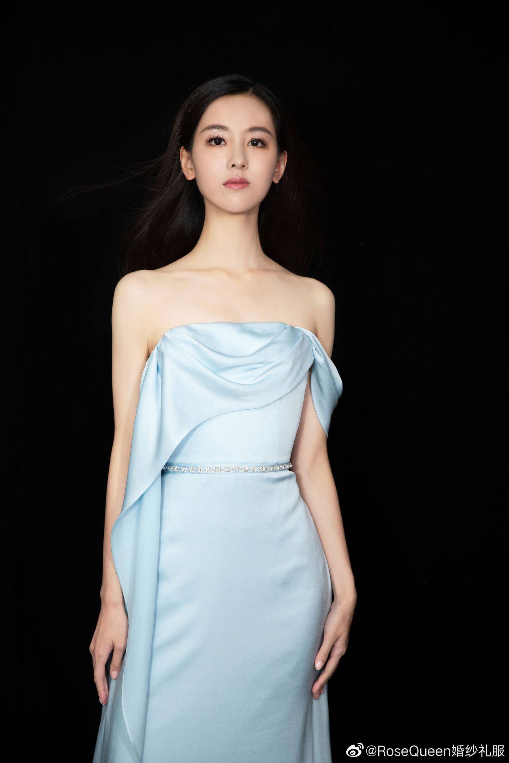 蓝色抹胸鱼尾晚礼服2020新款婚纱高端宴会气场礼服