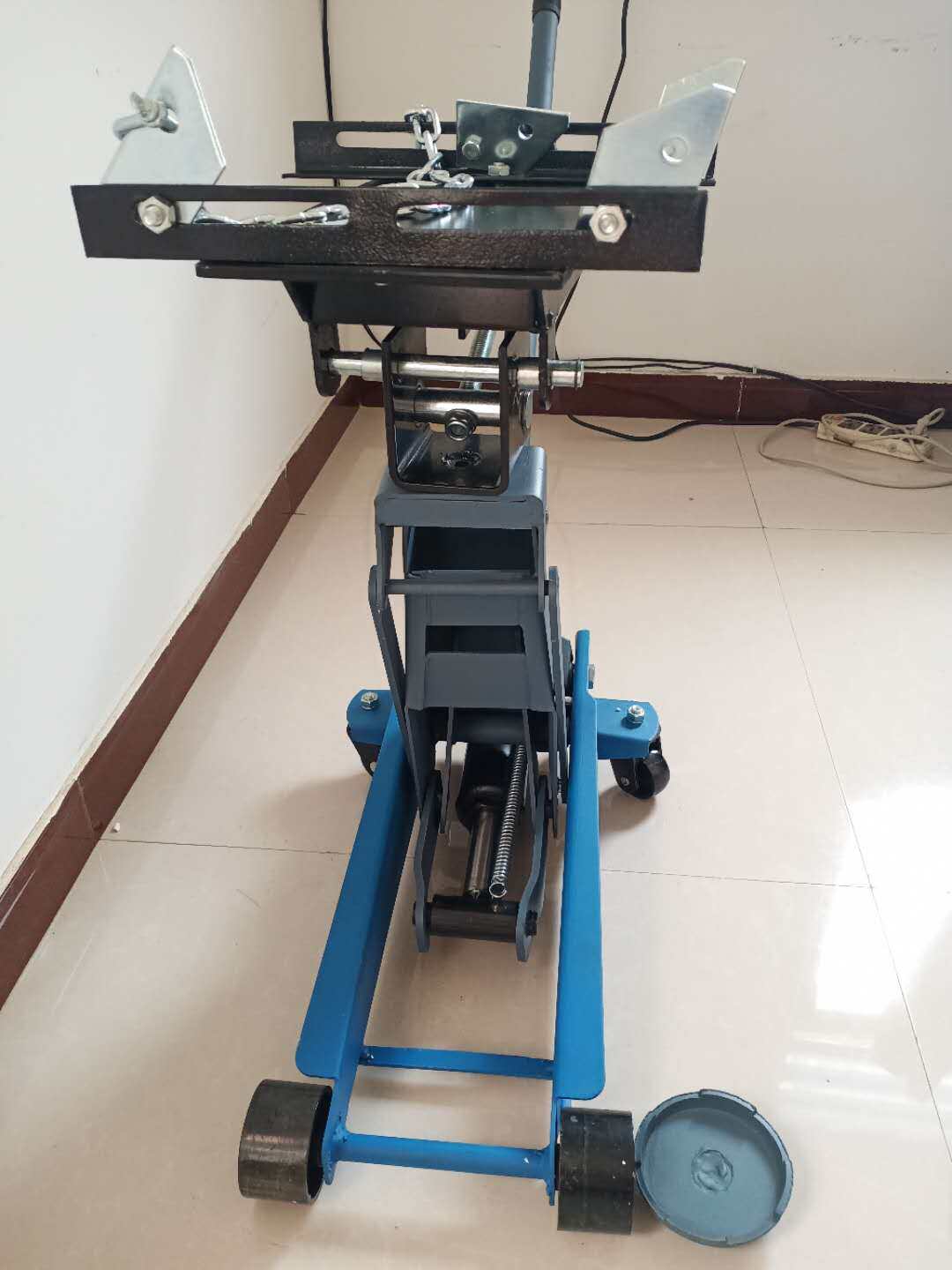 工具波箱顶加重大车变速箱托架3吨卧顶低位运送其他汽修汽保工具