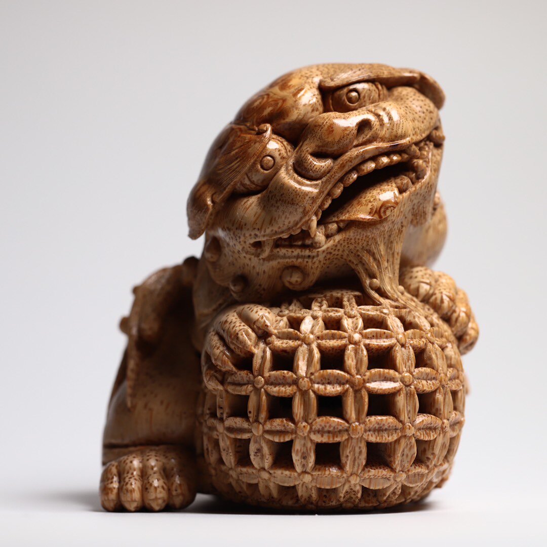 宁竹刘向荣向荣本工精品品竹根雕狮子绣球摆件竹编
