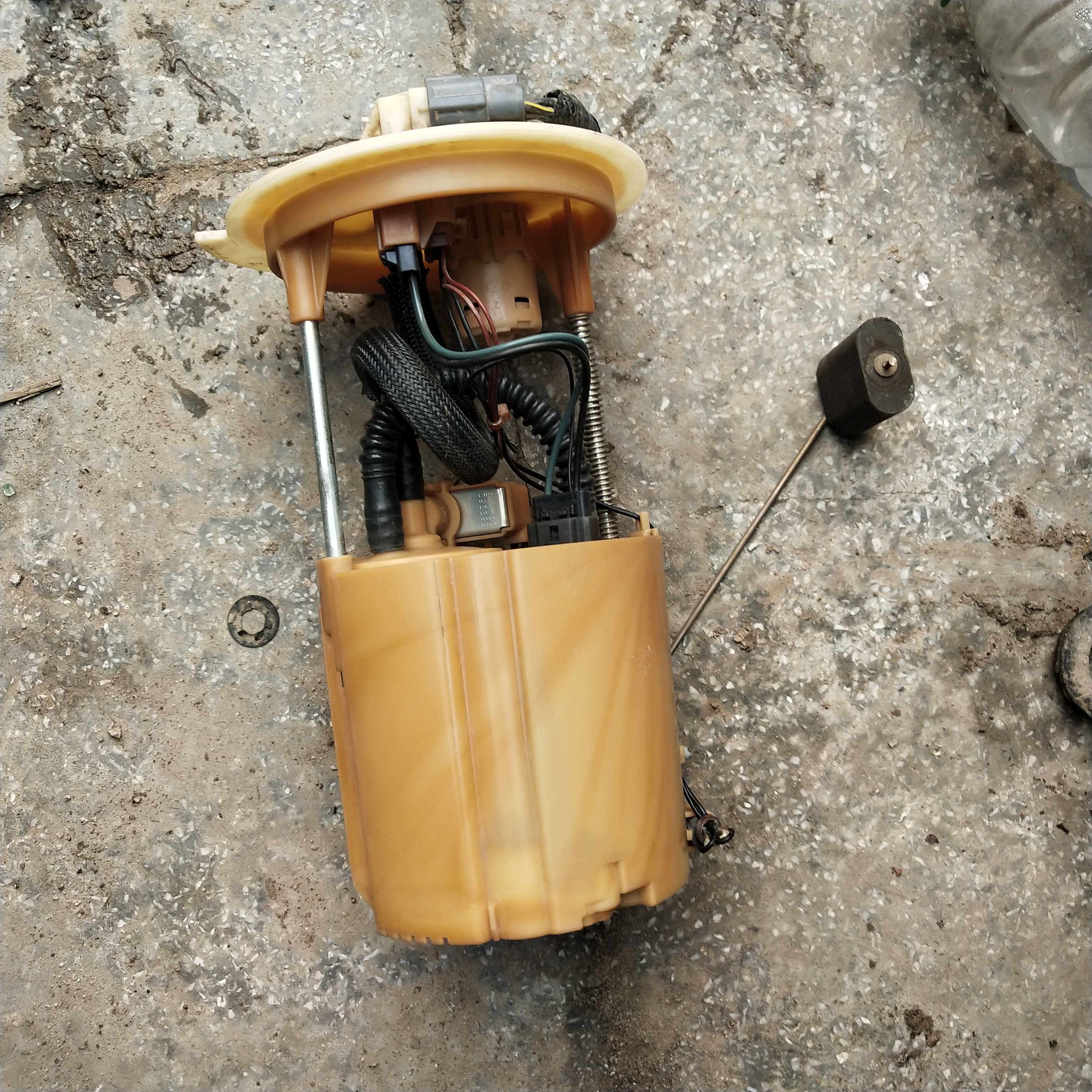 油泵05-07款日产尼桑贵士v42汽油燃油总成原装油泵