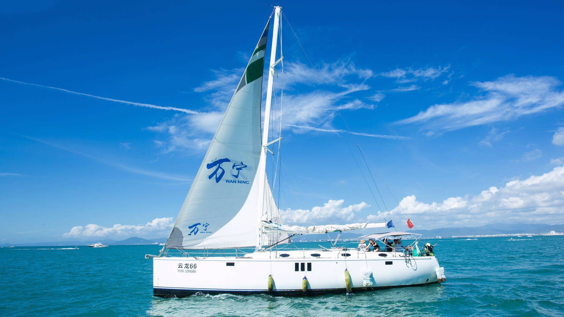 特价包船三亚游艇帆船租赁出海一日游潜水海钓船票