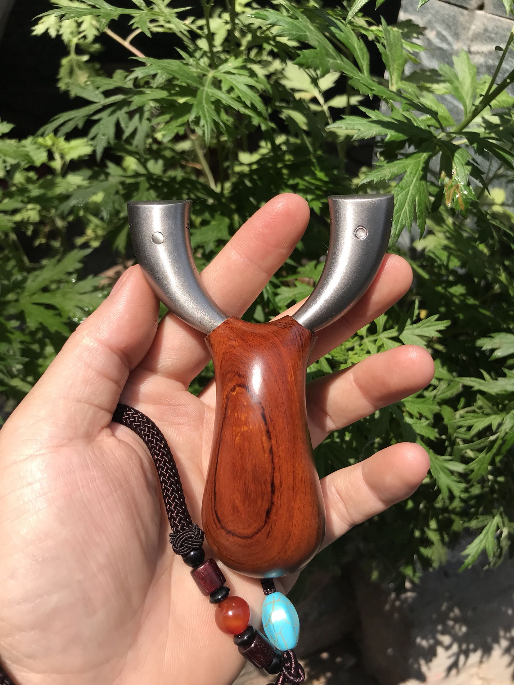 高精度镶木柄扁皮弹弓免绑快压美国沙漠铁钛合金扁皮纯手工户外