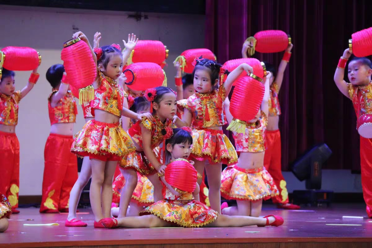 说唱中国儿童演出服开门红喜庆幼儿秧歌舞蹈灯笼儿童演出服