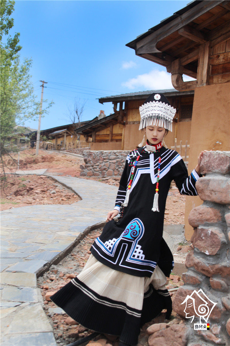 阿朵凉山彝族服装套装复古民族风盛装棉麻手工民族服装