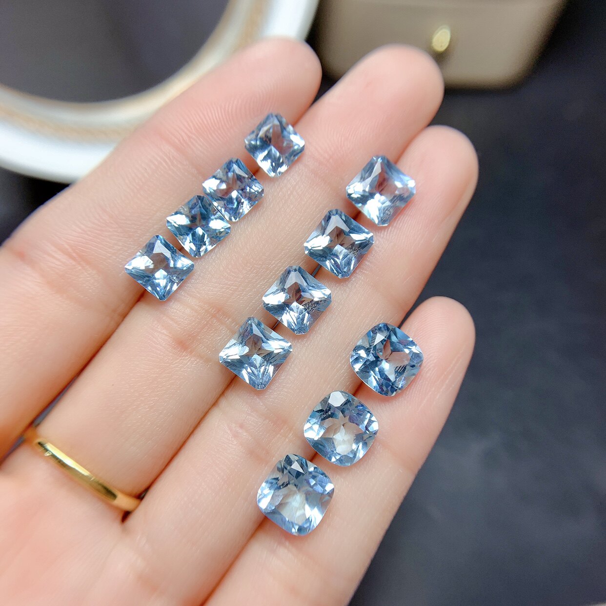 方形天然天空蓝托帕石裸石浅蓝色净体晶莹剔透宝石其它首饰