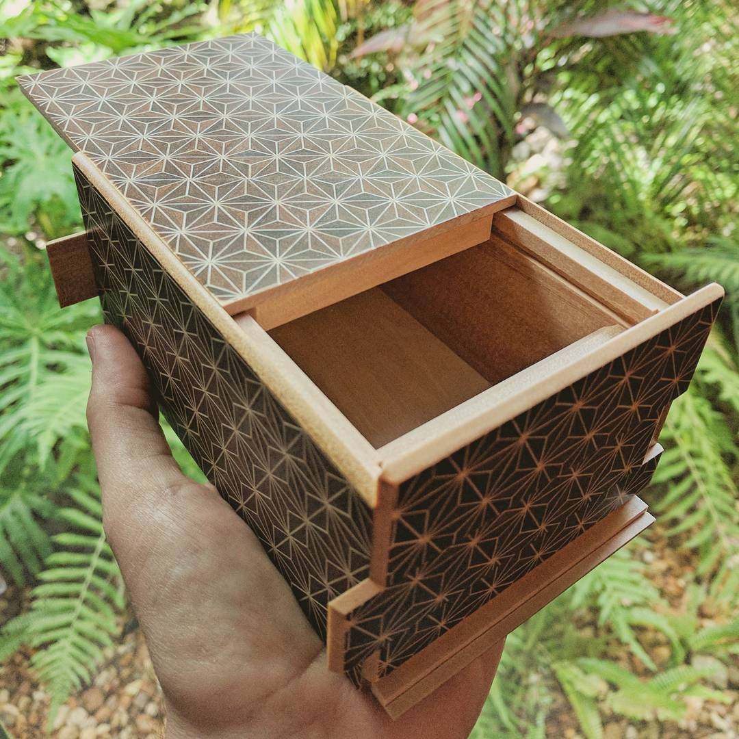 日本寄木细工日式鲁班锁秘密箱解锁密码盒子实木麻叶纹毕业送老师