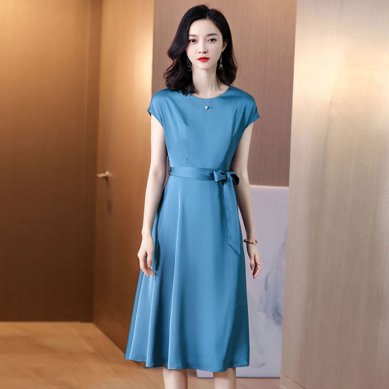 杭州四季青真丝连衣裙新款缎面大牌年轻款气质重磅醋酸桑蚕丝高端