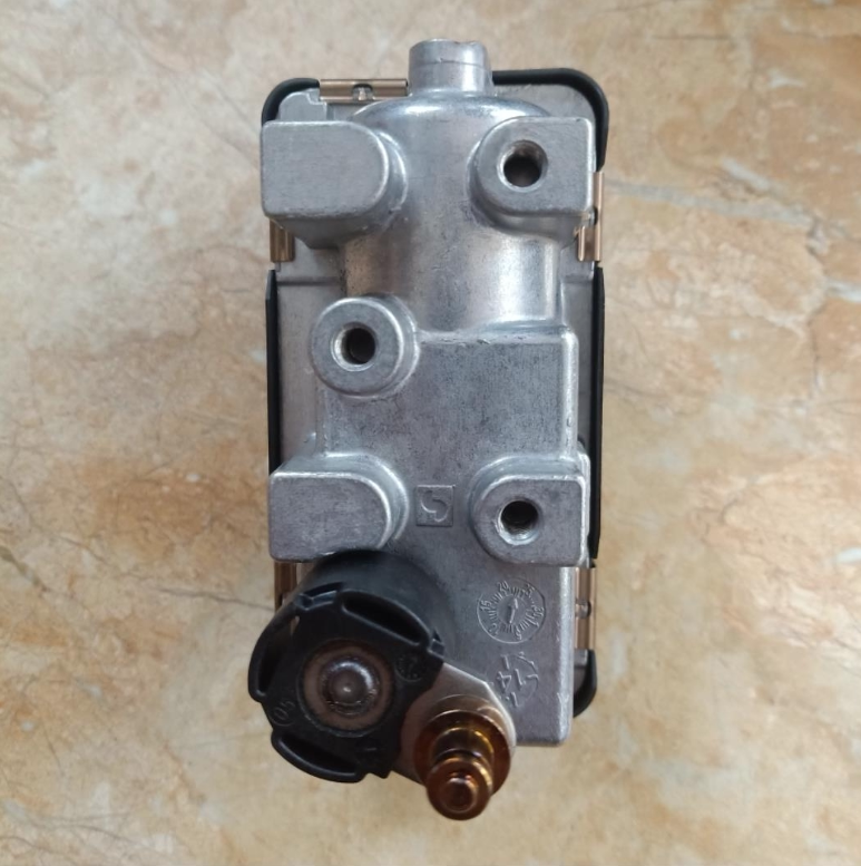 适用奔驰gl350涡轮增压器电磁阀30t执行7817516nw009660g31增压器