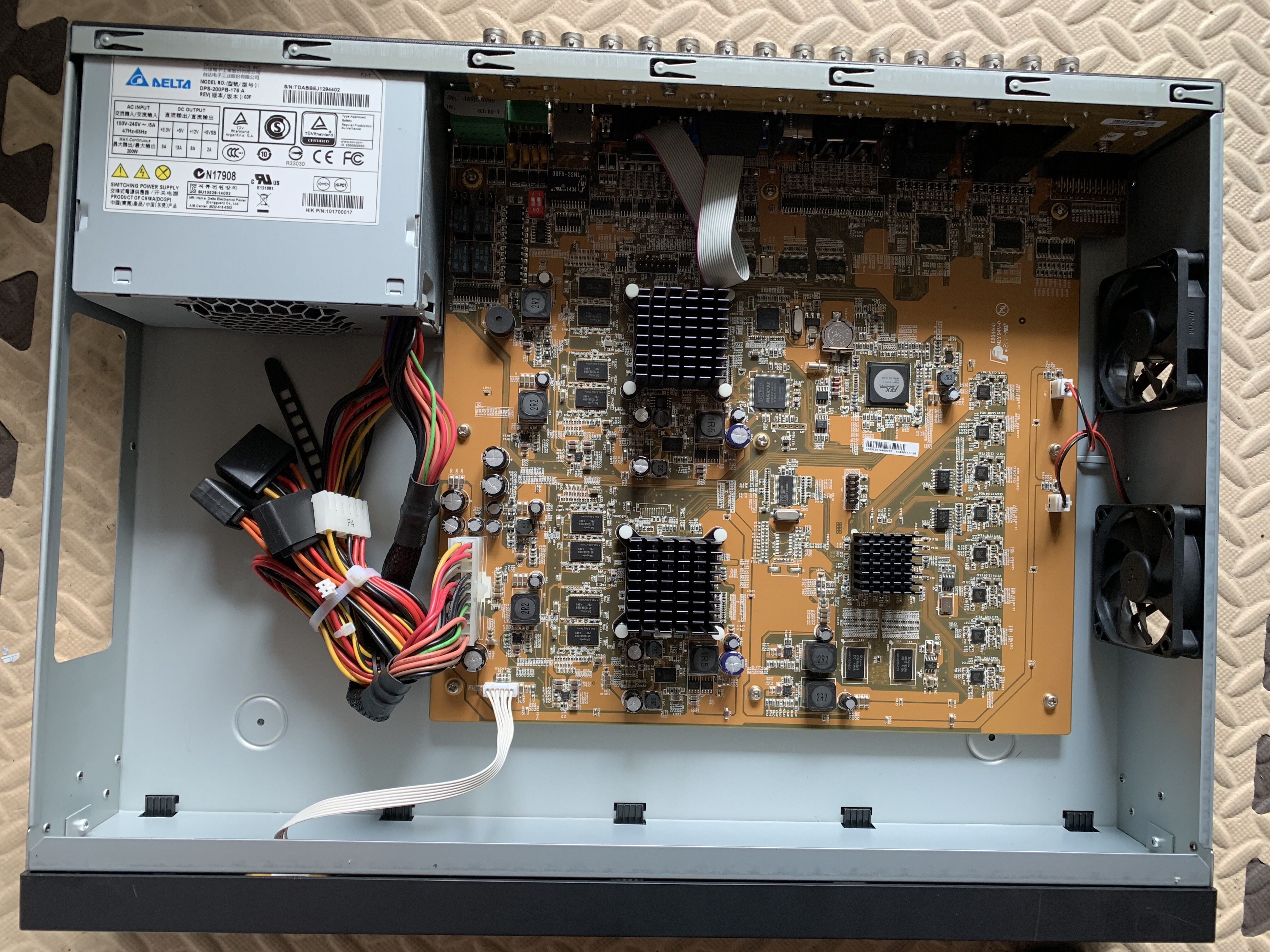 海康威视ds-6316d-t视频解码器16路模拟同轴摄像机95新成色