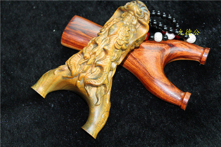 弹弓檀木香味天然木香绿色木质雕刻龙王户外飞镖