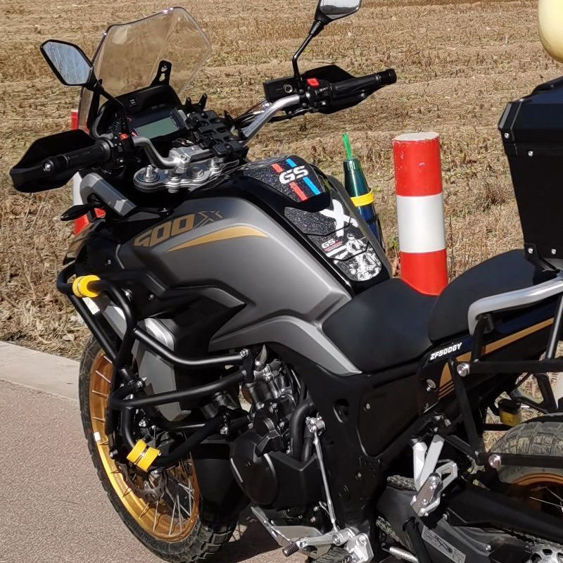 油箱凯越500x改装防水防滑碳纤鱼骨400x侧贴贴纸