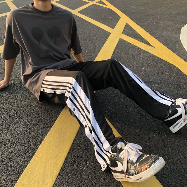 HELIPORT apron tide brand black and white striped straight breasted pants high street trousers loose men and women face hip-hop HELIPORT apron tide brand black and white striped straight breasted pants high street trousers loose men and women face hip-hop