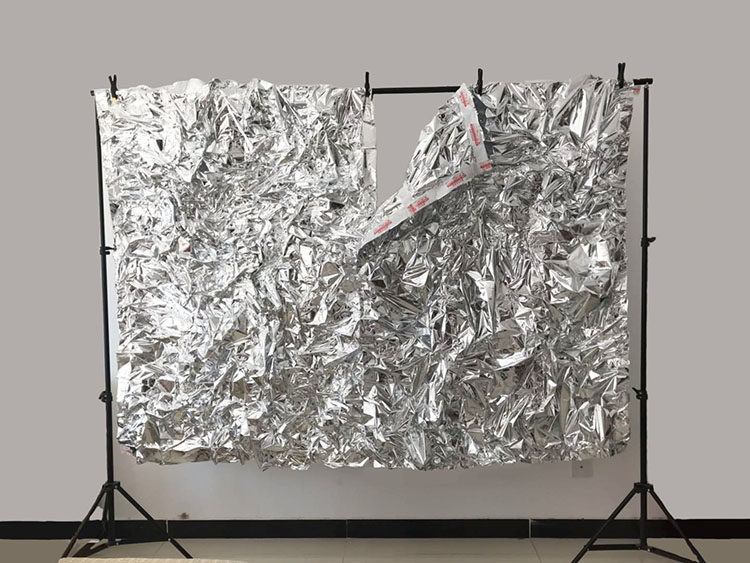 ins镜面锡纸背景布料银色镜面纸反光面料摄影拍照背景道具1.5米宽