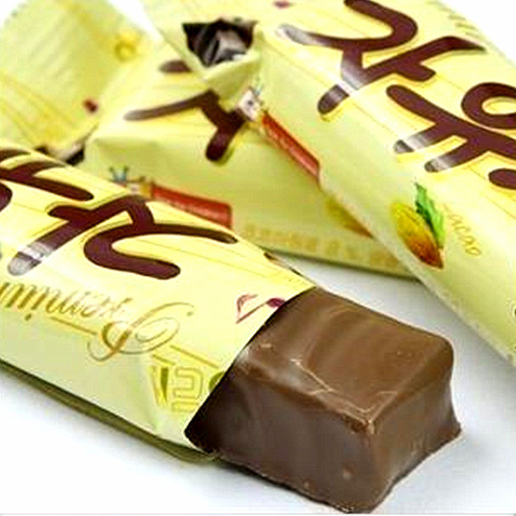 巧克力韩国进口休闲零食自由时间36g果仁夹心果仁巧克力