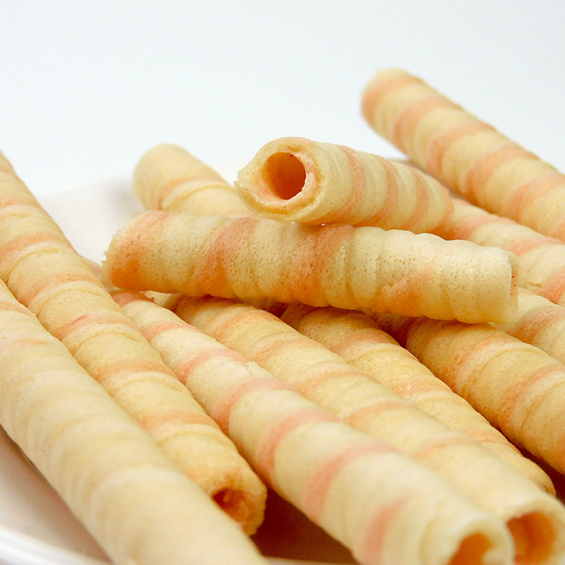 康师傅彩笛卷夹心蛋卷40g草莓巧克力贴纸玩具休闲蛋卷饼干