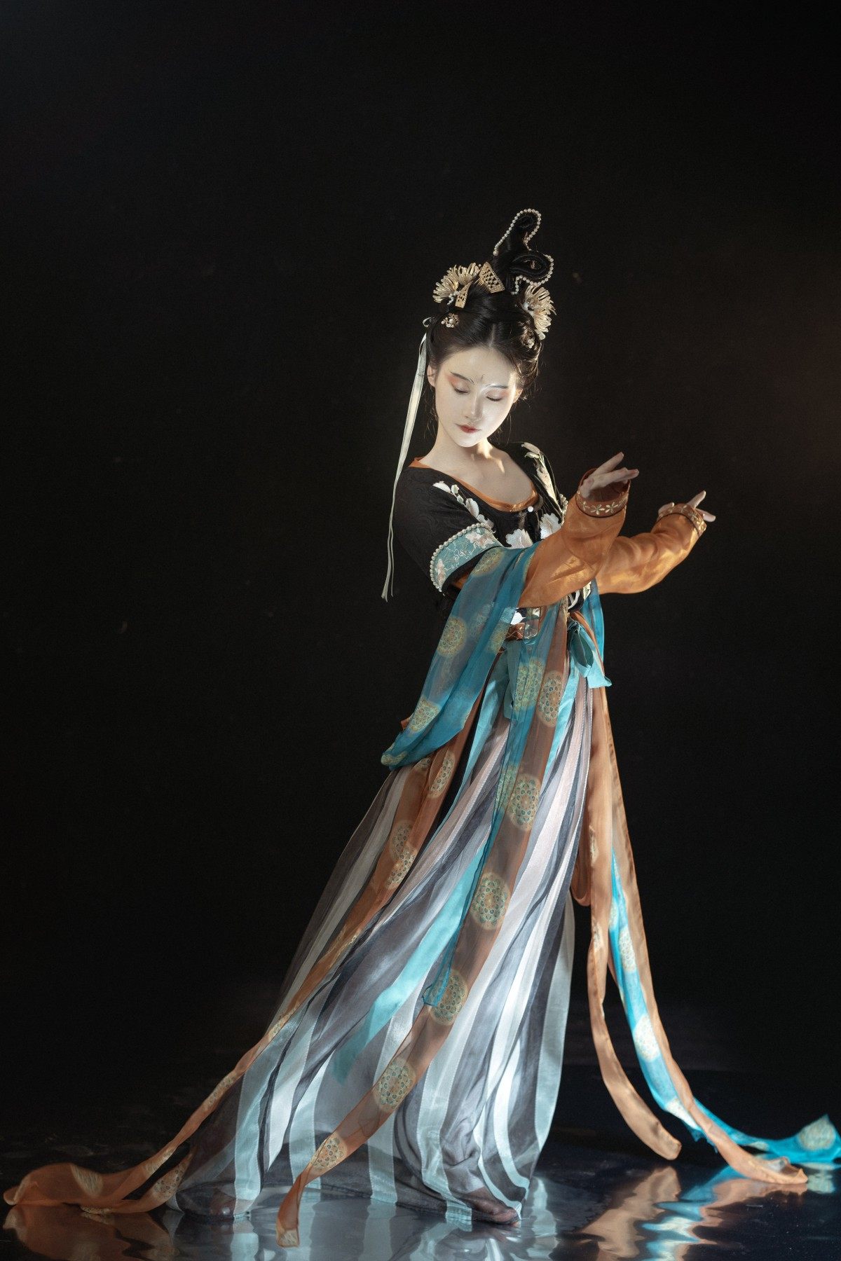 坦领敦煌腰汉唐制齐绣花牡丹玉奴花神十二如故汉服