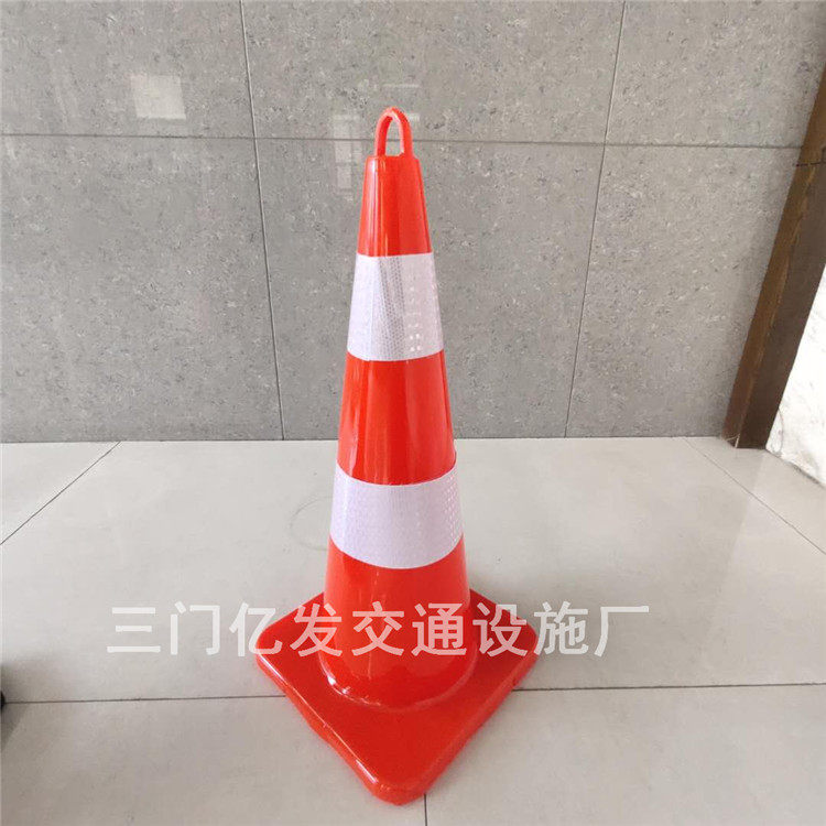 橡胶路警示角锥三角停车禁止锥桶安全圆锥锥形路锥