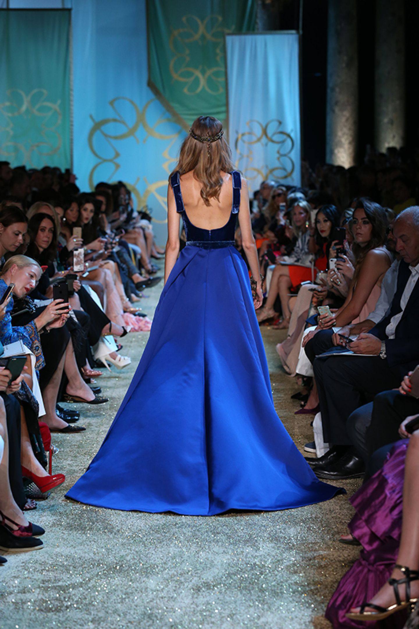 2020新款eliesaab方领双肩带天鹅绒缎面开叉晚礼服礼服