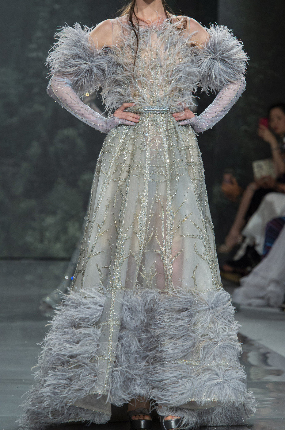 ziadnakad烟灰灰色羽毛蓬蓬大气优雅年会演出礼服