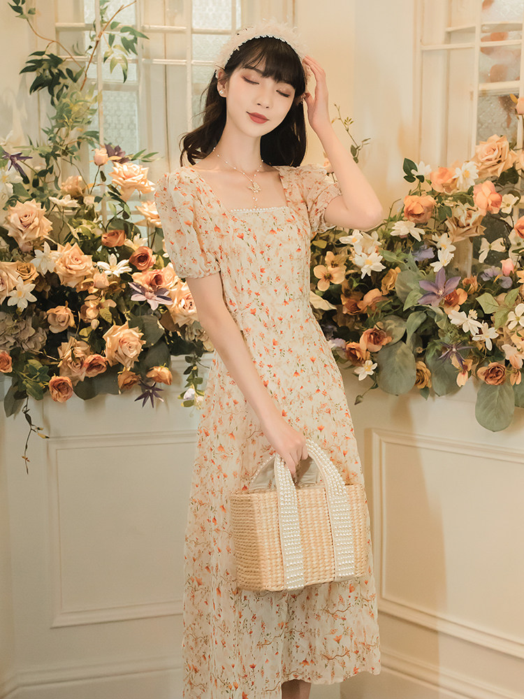 夏季新款复古法式少女珍珠方领碎花刺绣连衣裙森系甜美短袖桔梗裙