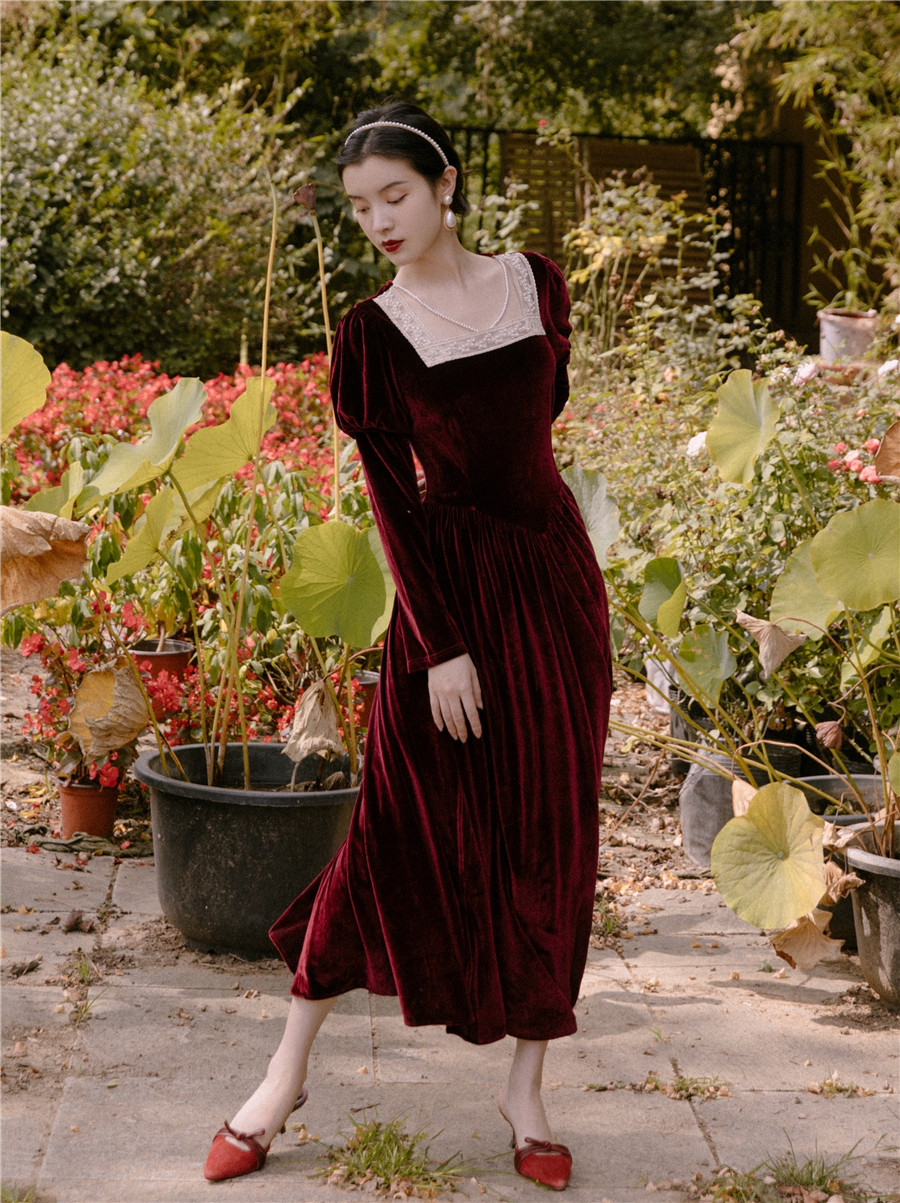 2020秋冬宫廷风设计感丝绒羊腿袖连衣裙酒红色显瘦法式复古礼服裙