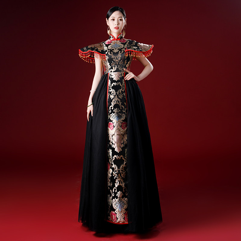 中国国风模特走秀霸气舞台演出服端庄大气黑色礼服