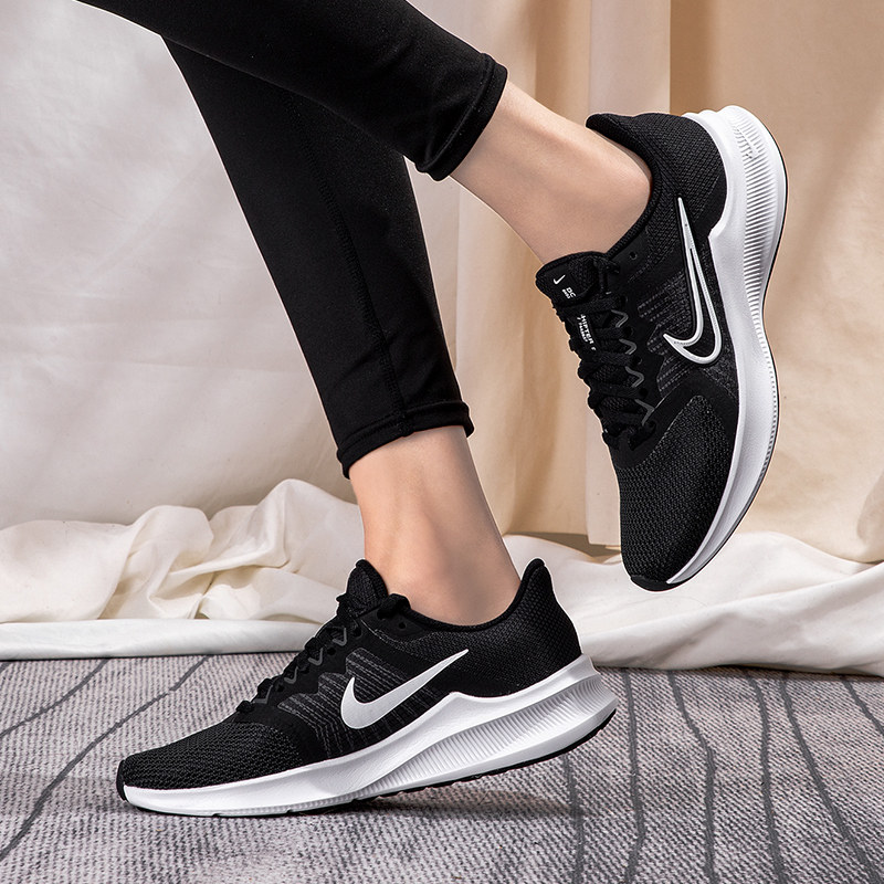 nike耐克运动鞋妈妈款春季新款中年女鞋减震透气正品鞋子跑步鞋