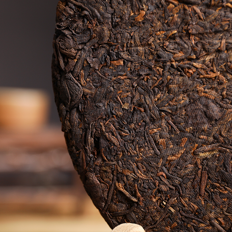 吴启英十年陈老茶滇普洱茶茶饼云南七子357g古树普洱