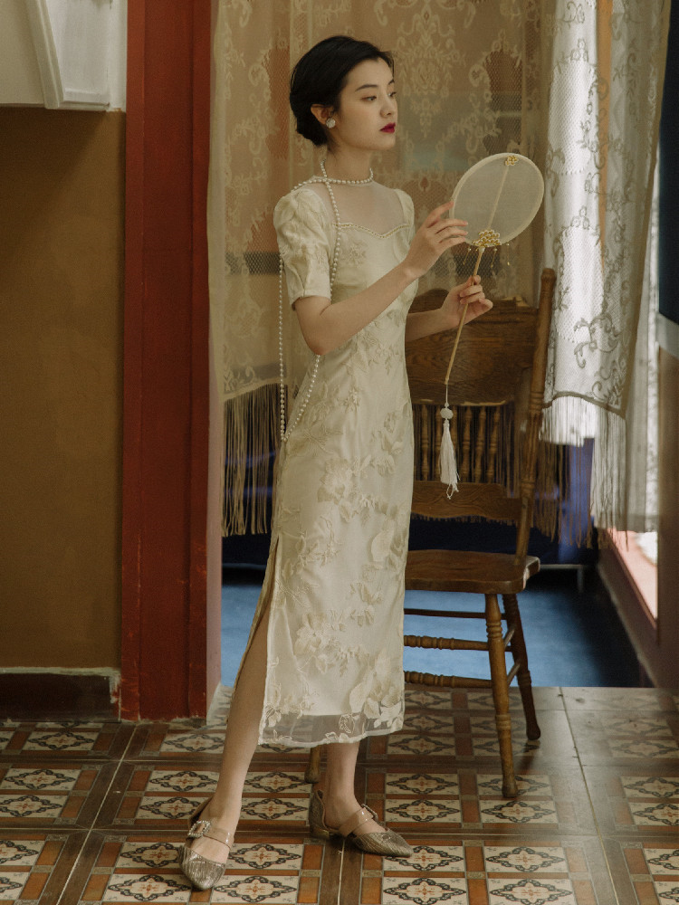 港风宫廷轻奢白金定制刺绣方领泡泡旗袍改良旗袍