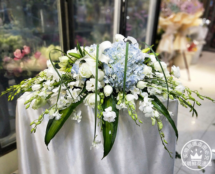 台花年会会议签到桌花演讲讲台商务广州深圳商务用花