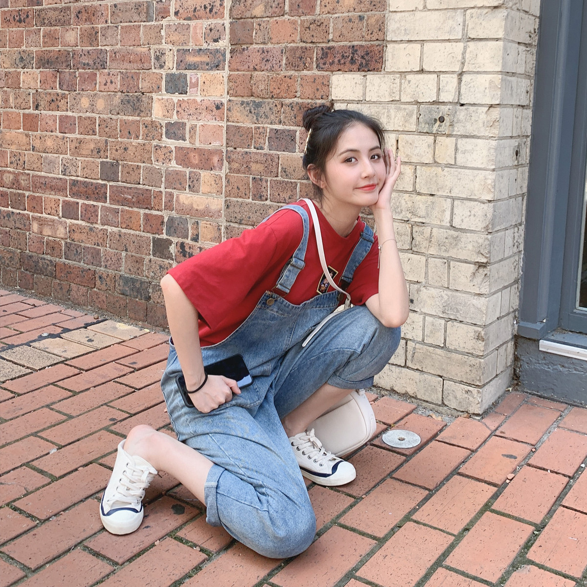 小镇姗姗海岸爵士网红牛仔背带裤女2019新款春季显瘦减龄吊带裤