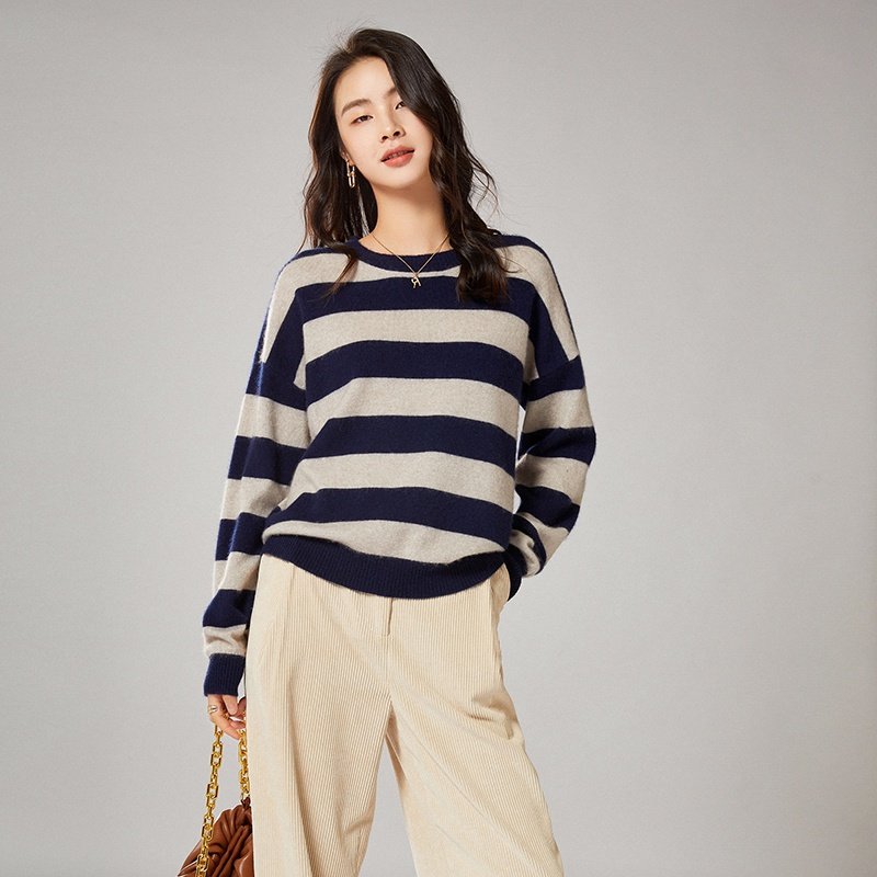 经典条纹蝙蝠袖2021秋冬新款低圆领宽色道羊绒衫女套头百搭宽松