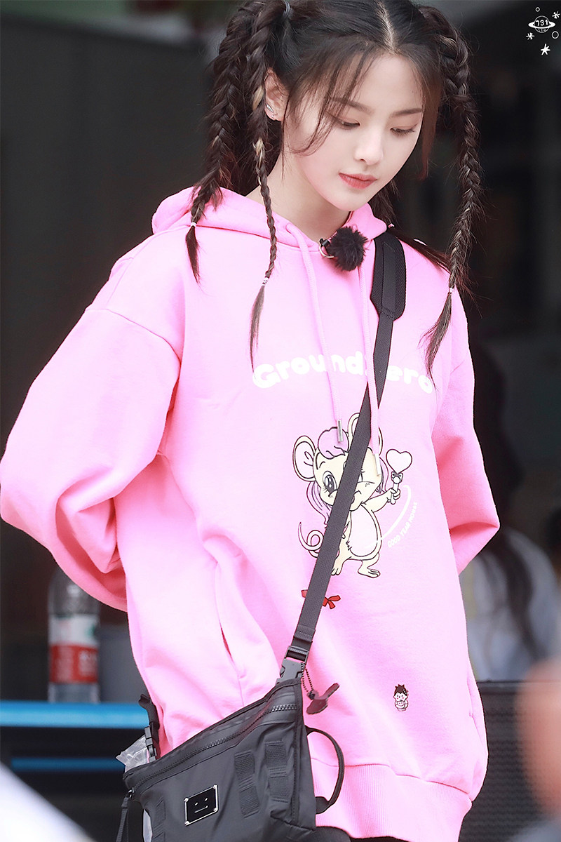 杨超越超越明星同款2020年新款overseas风韩版卫衣