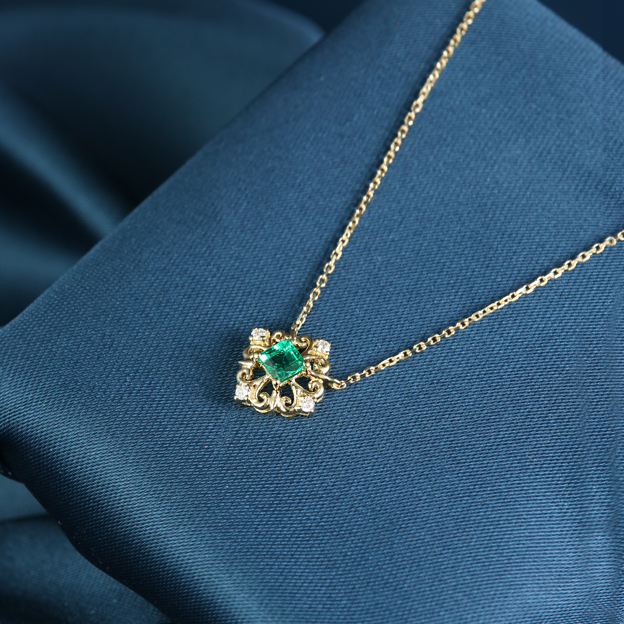 dechuang18k金祖母绿项链精致露珠边小清新优雅百搭时尚彩宝首饰