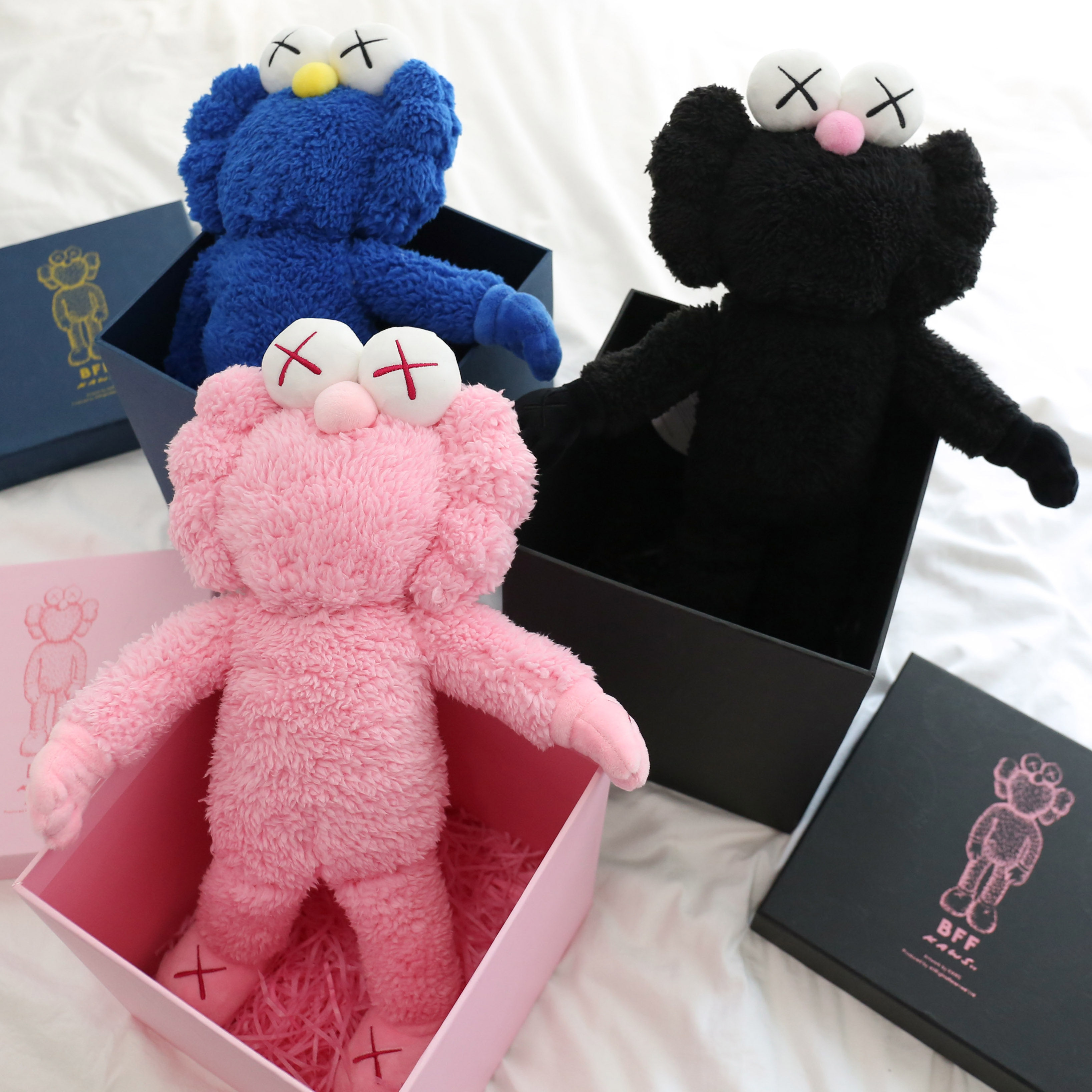 kaws网红bbf毛绒公仔玩偶摆件周边玩具樱花毛绒布艺类玩具