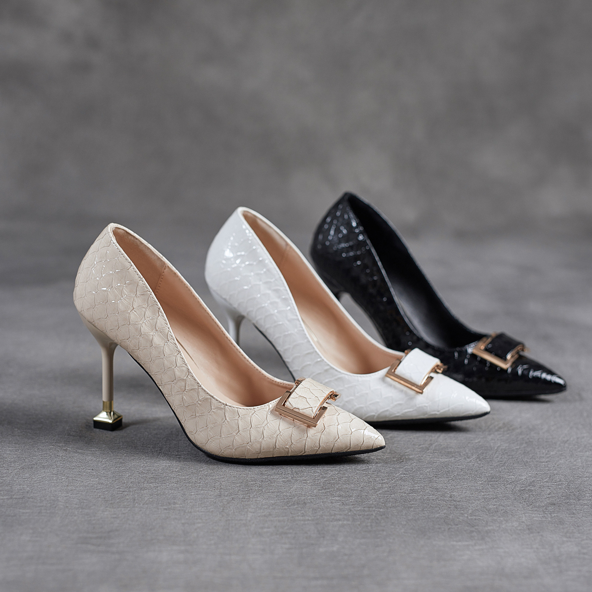 胖脚高跟鞋细跟时尚大码单鞋41一43胖mm加肥亮皮胖脚宽脚女鞋春款