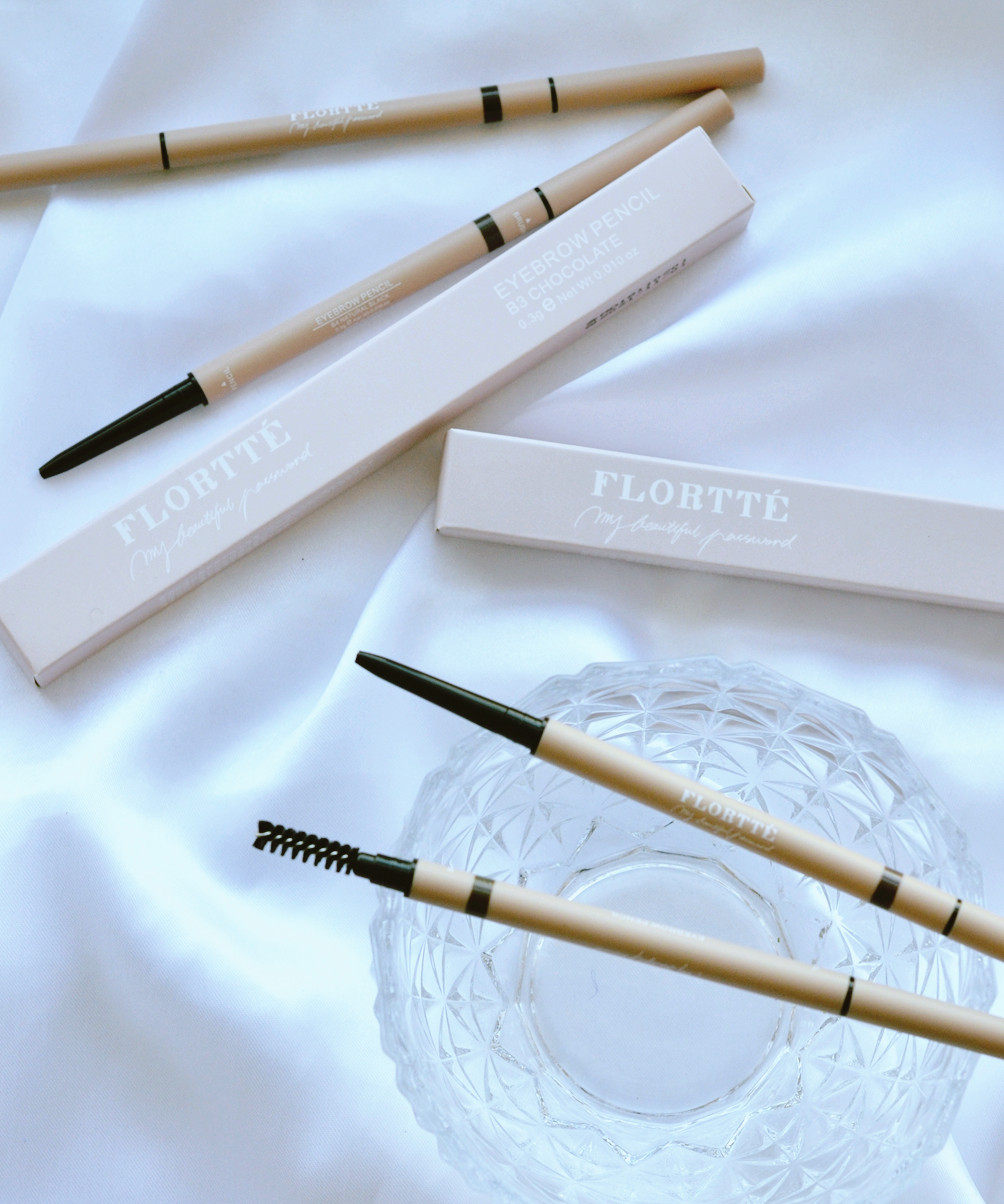 好用到惊叫flortte花洛莉亚旋转双头精细眉笔不晕染