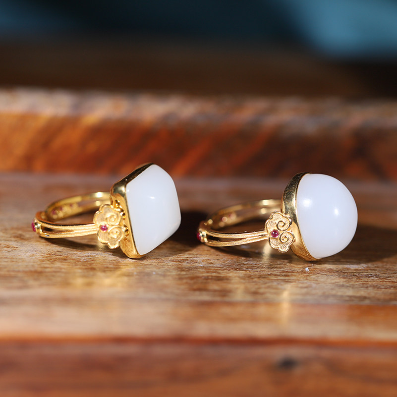 新疆和田羊脂白玉籽料如意方圆蛋面戒指18k手饰