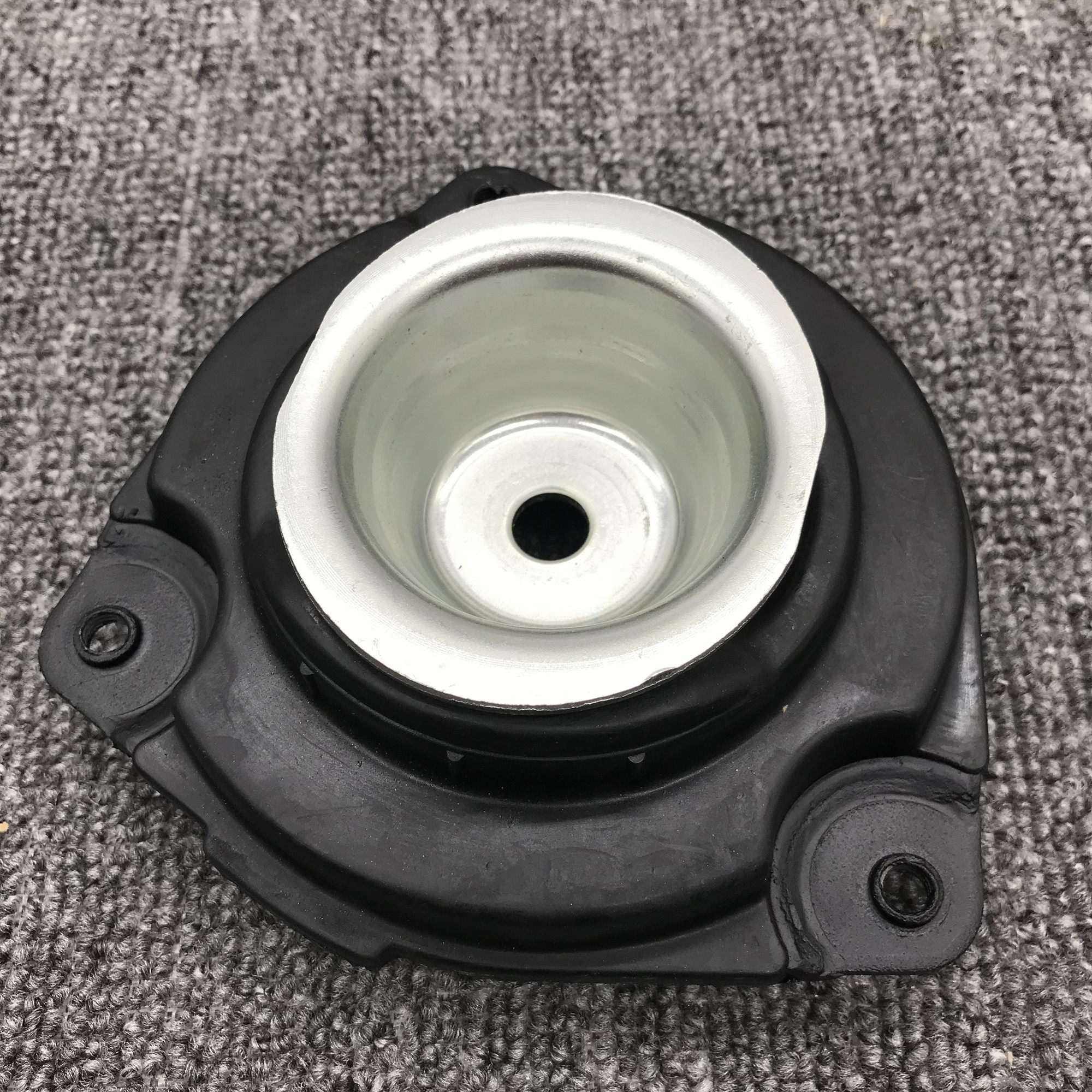 适用骐达颐达骊威典轩nv200启辰dr50减震器座前机减震