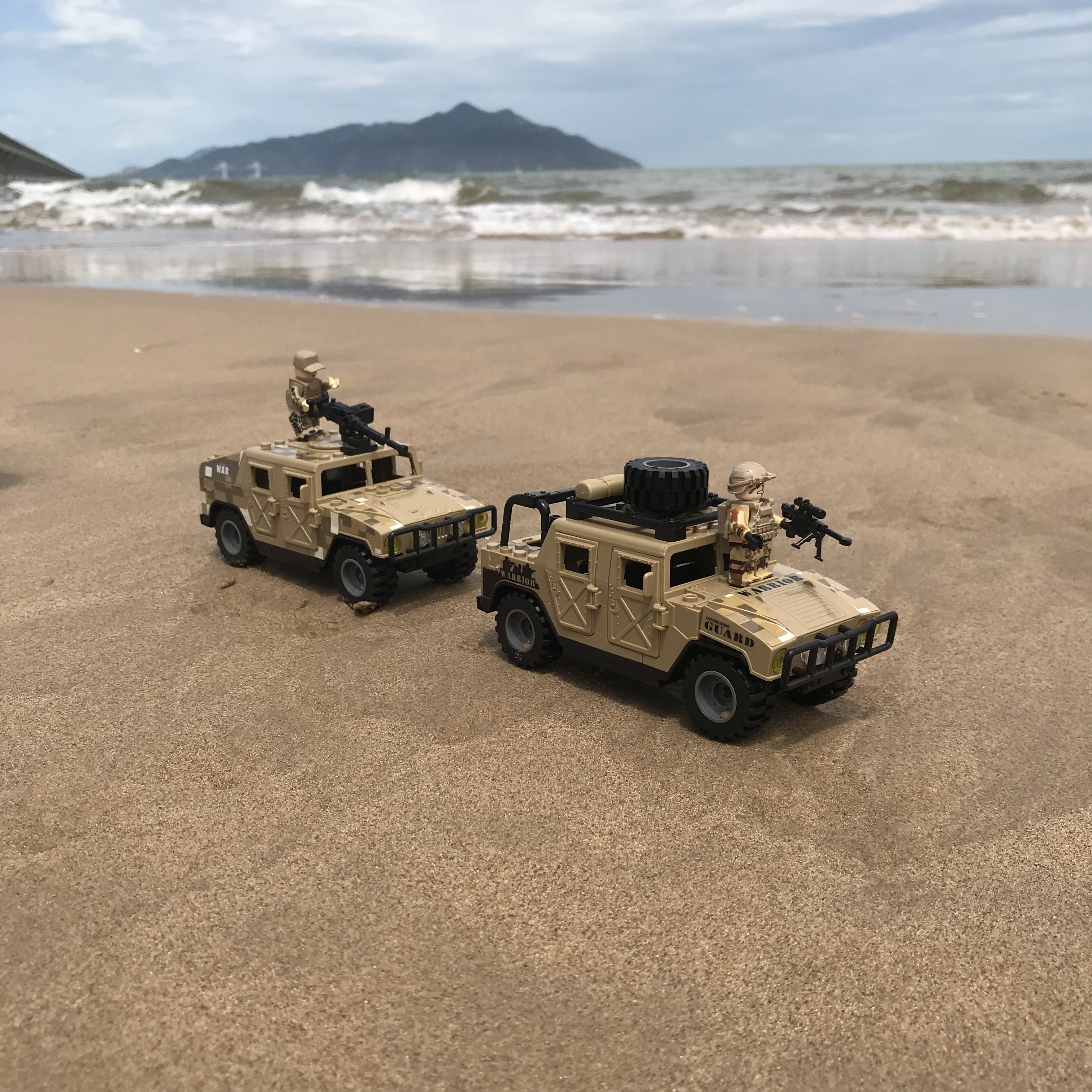 乐高军事警察越野悍马武装突击沙漠特种兵装甲塑料积木