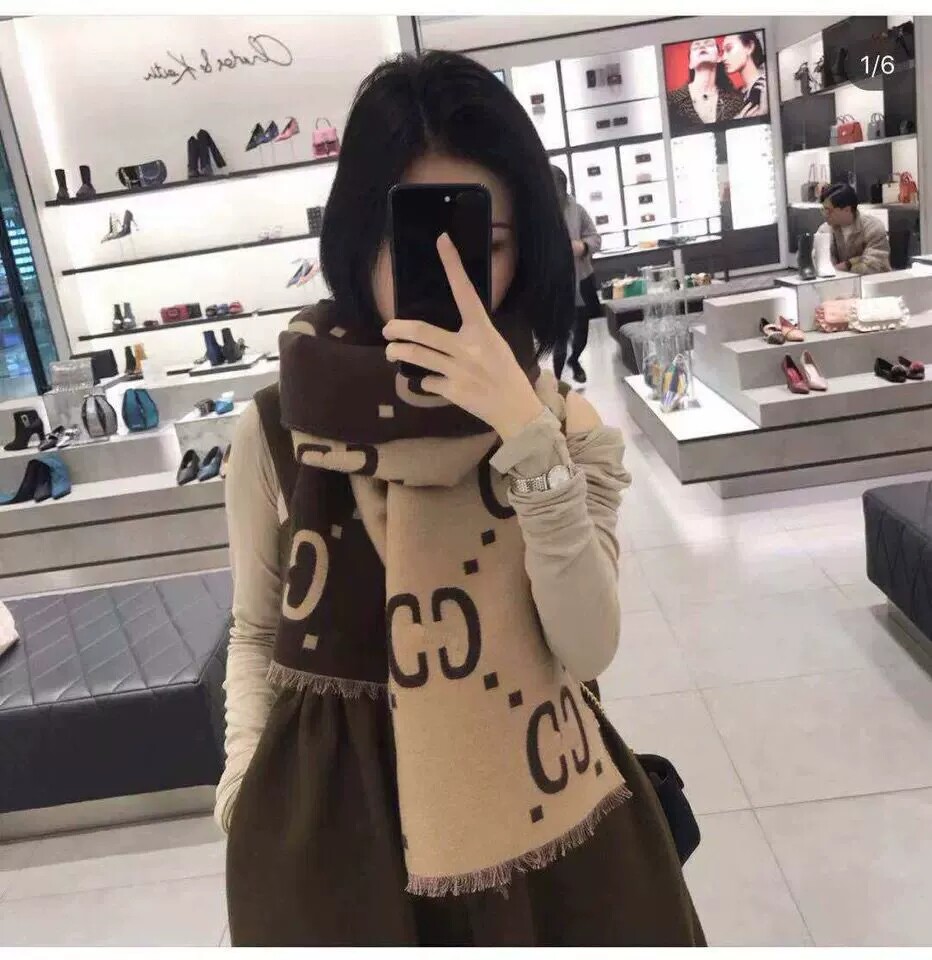 cc字母羊绒围巾女秋冬季韩版百搭学生加厚双面披肩两用秋季外搭