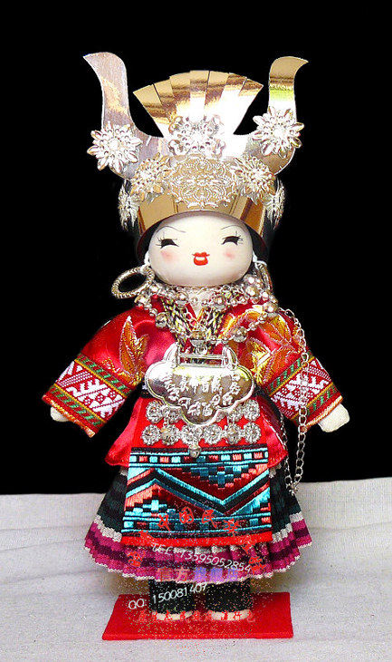 晓青工艺27cm苗族盛装娃娃贵州高档特色手工艺品木偶