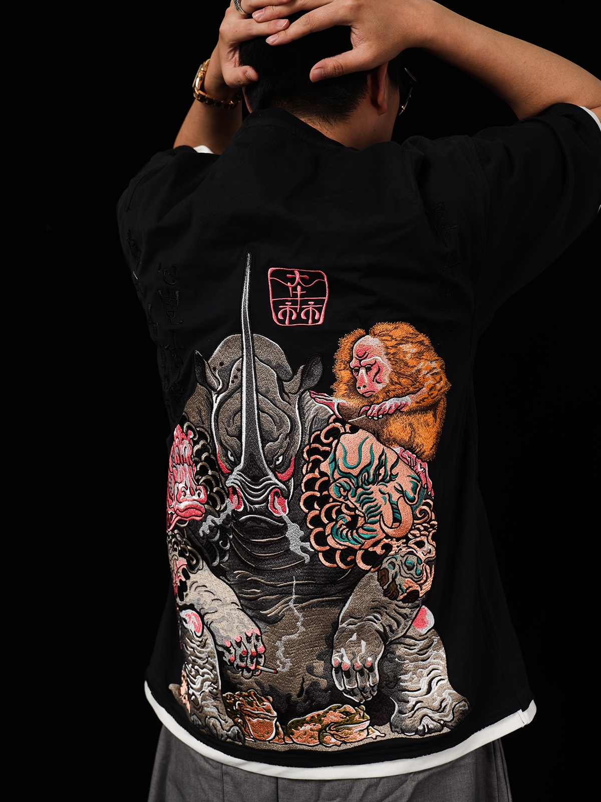 三省六部主线大渣熊联名重工刺绣男女情侣款OS假两件宽松短袖T恤