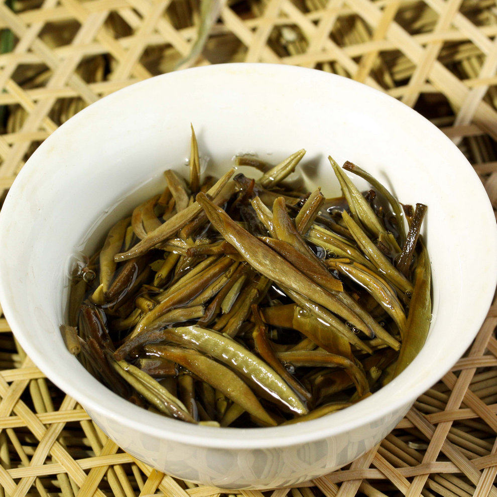 生茶普洱茶银芽贡沱500克景谷白毫银针嫩芽茶精普洱