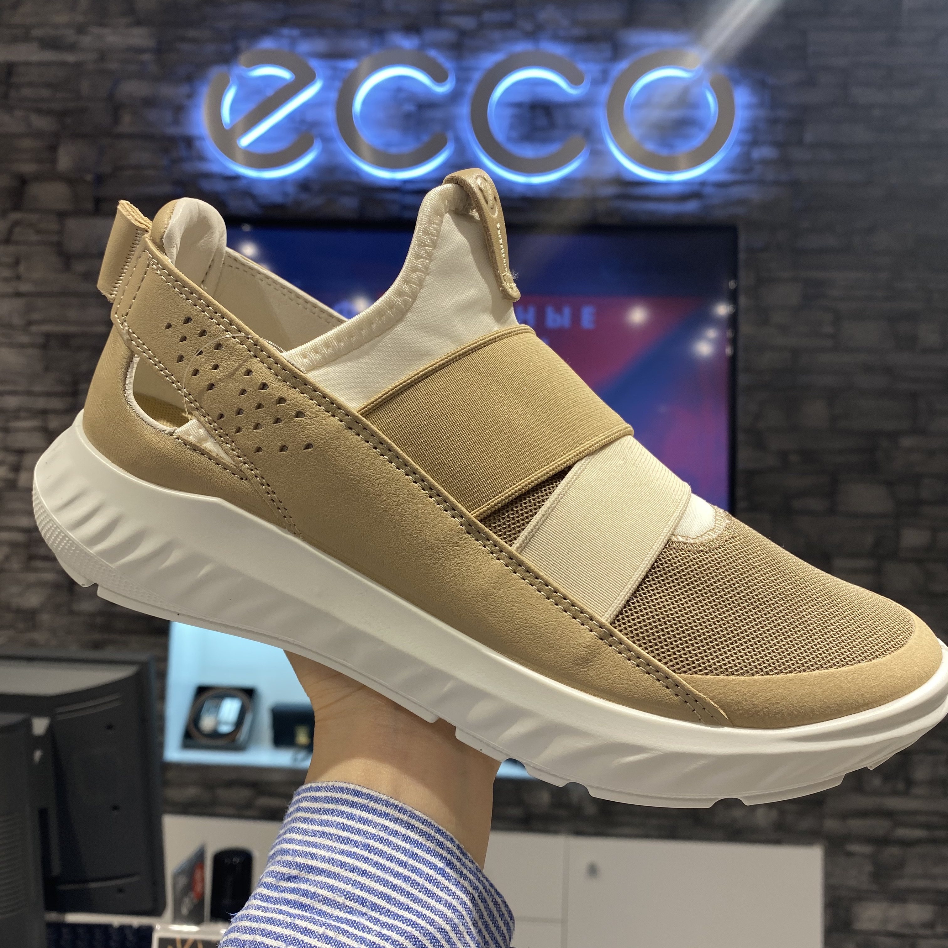 ecco爱步女鞋2020年春季新款松紧带女运运动运动休闲时尚休闲鞋