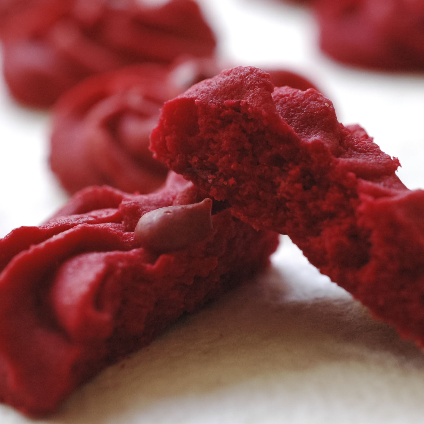 独家创意天然玫瑰红丝绒渐变手工曲奇无添加进口曲奇饼干