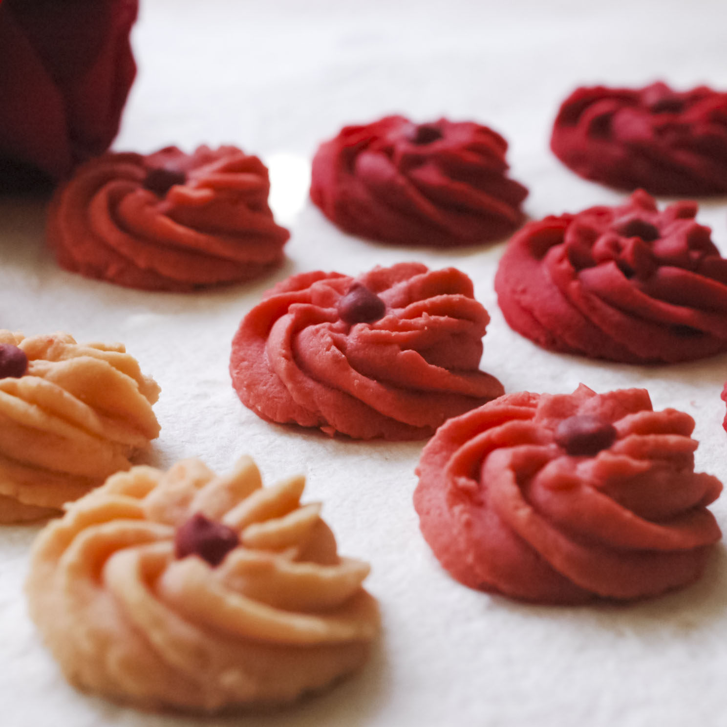 独家创意天然玫瑰红丝绒渐变手工曲奇无添加进口曲奇饼干