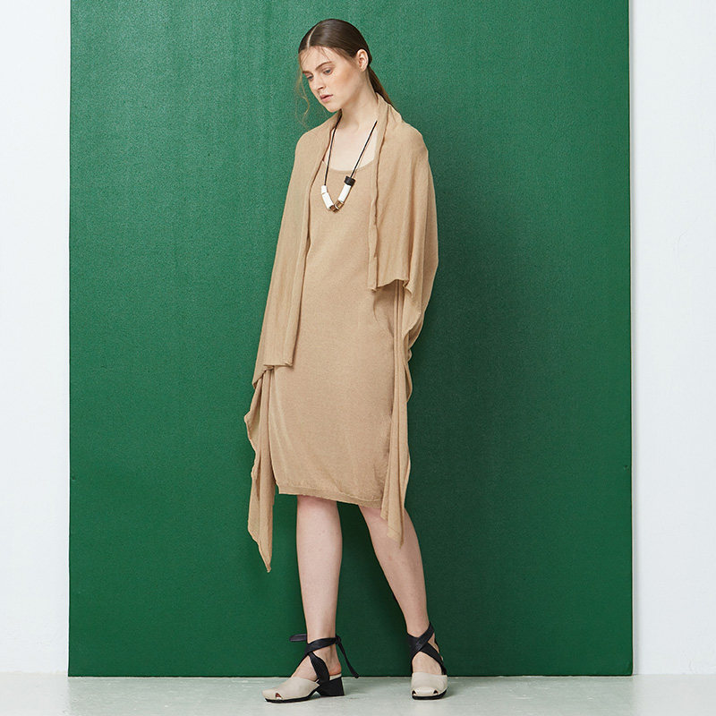 aum噢姆2018春季新款v领长袖中长款连衣裙假两件女士中长裙